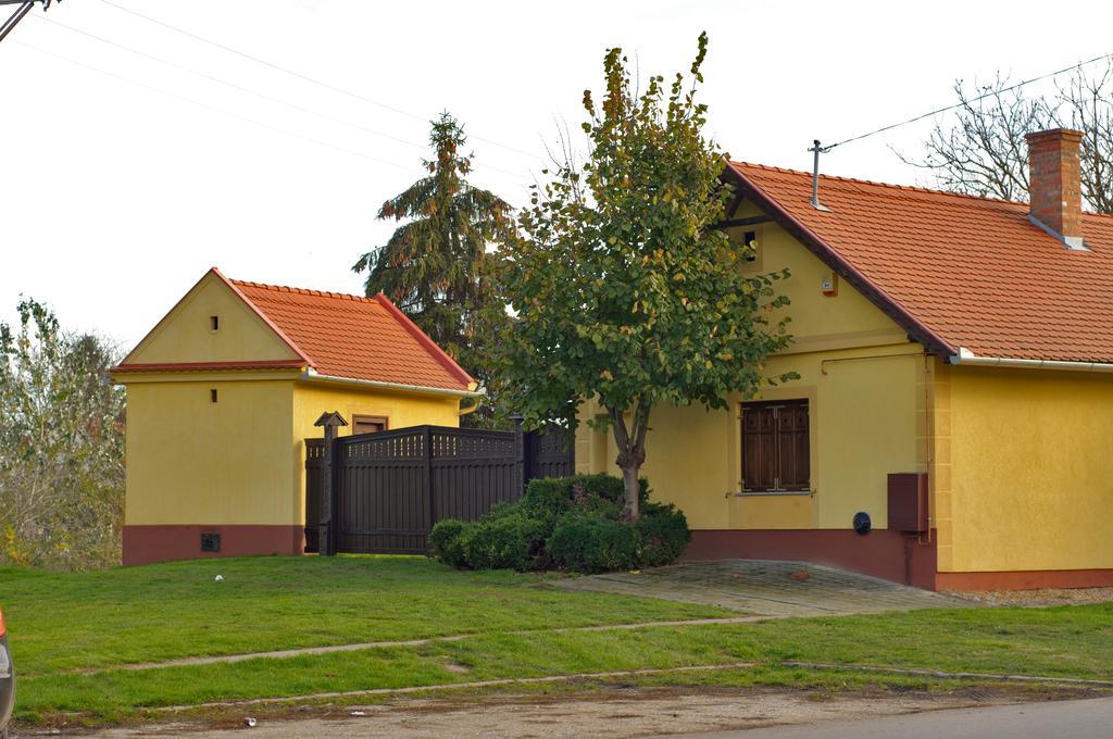 Antiklak Hotel Doboz Exterior photo