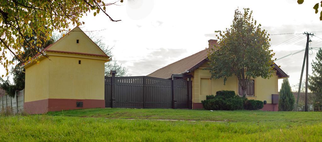 Antiklak Hotel Doboz Exterior photo