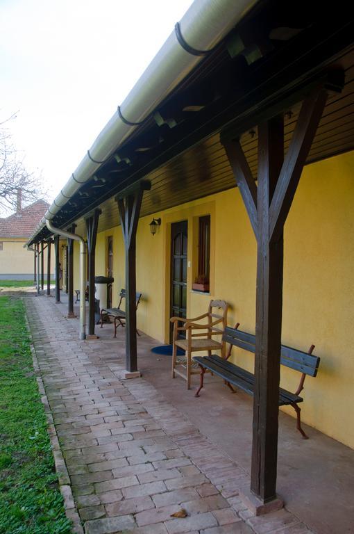 Antiklak Hotel Doboz Exterior photo