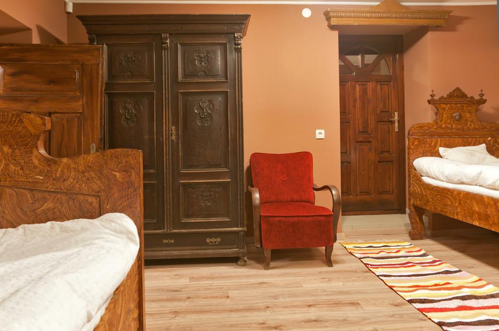 Antiklak Hotel Doboz Exterior photo