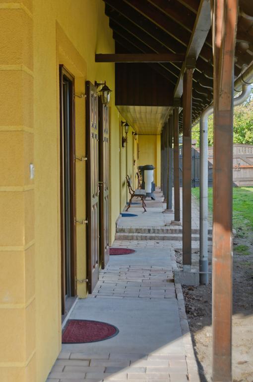 Antiklak Hotel Doboz Exterior photo